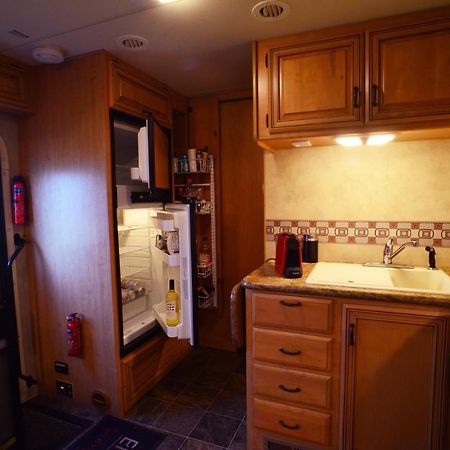Luxury American Rv With Hot Tub West Chiltington Luaran gambar