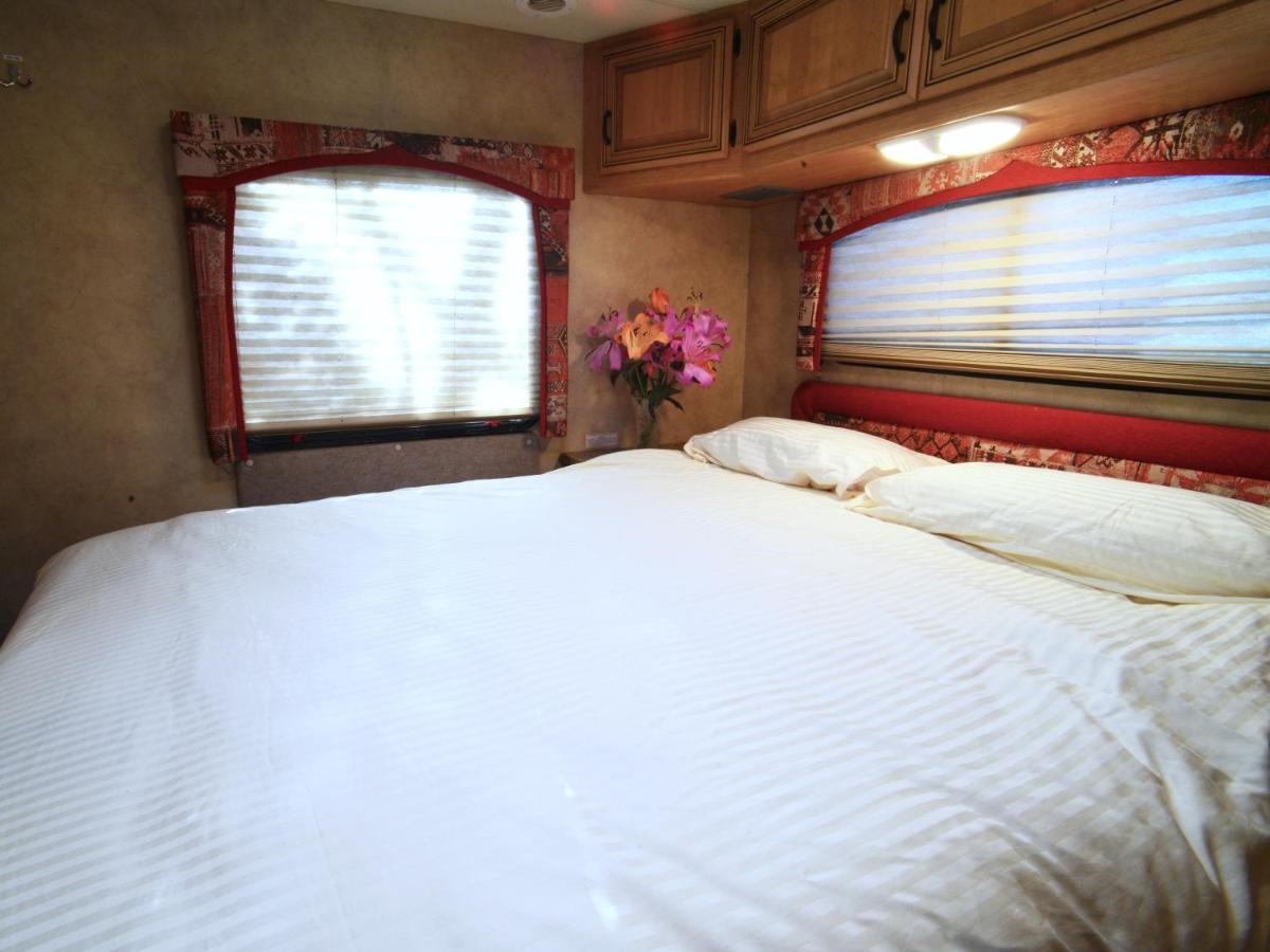 Luxury American Rv With Hot Tub West Chiltington Luaran gambar